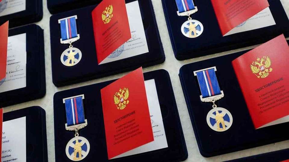 За спасение тонувших друзей воронежского школьника наградили медалью