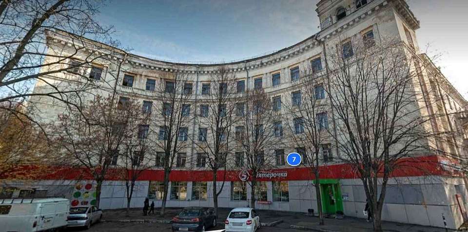 Разрушающийся памятник сталинского ампира на Депутатской в Воронеже выставили на продажу