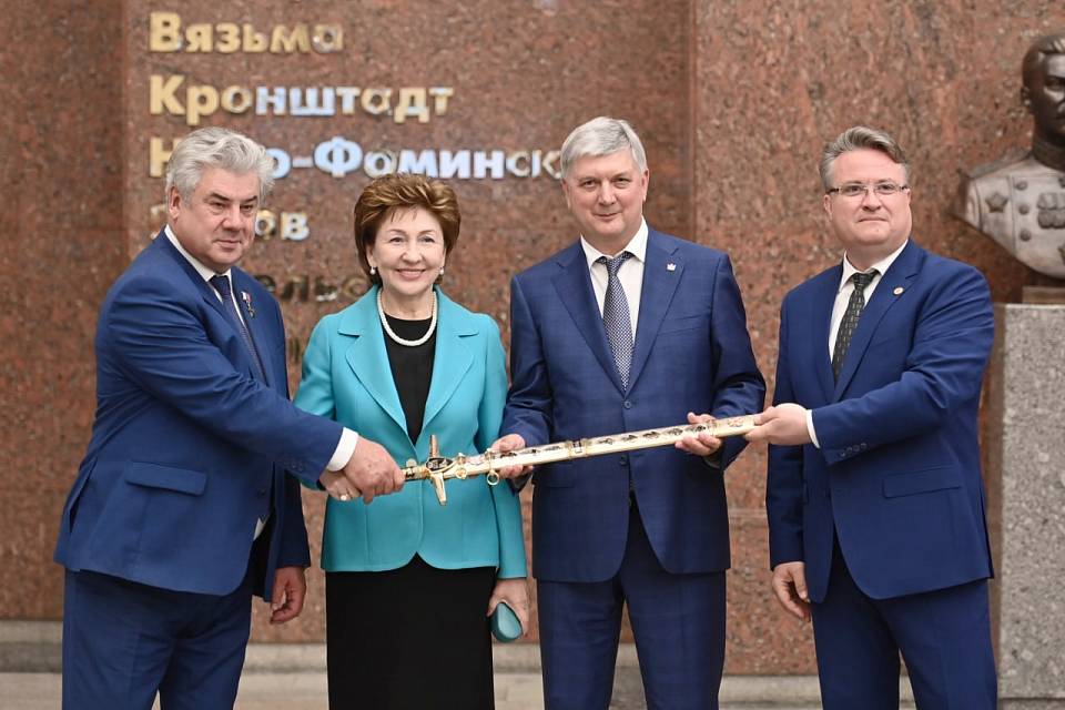 Губернатор назвал вручение Воронежу «Меча Победы» символом связи между поколениями