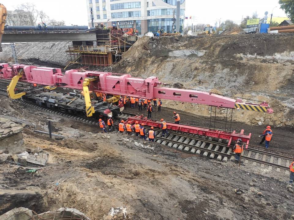 В Воронеже под виадуком у «Работницы» возвращают железнодорожные рельсы