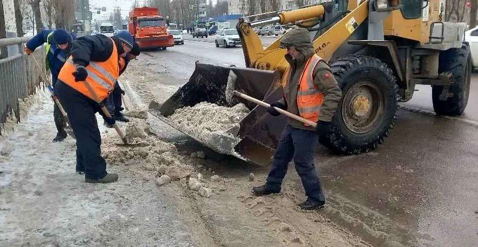 Масштабные работы по уборке Воронежа от снега продолжались 24 февраля