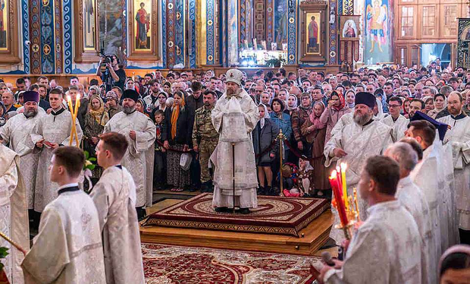Пасхальное богослужение в Благовещенском соборе возглавил митрополит Воронежский и Лискинский Леонтий