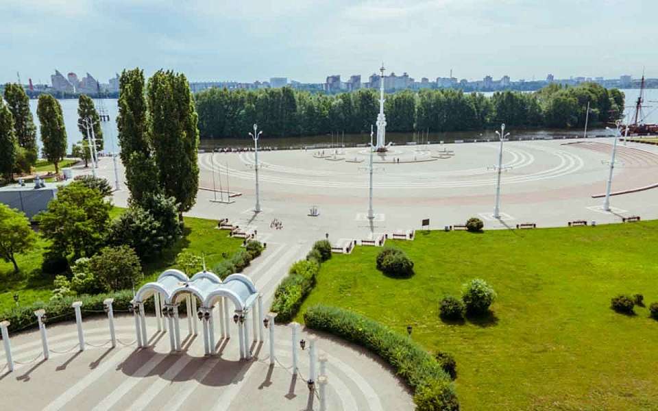 В День России ограничат движение на набережной у Адмиралтейской площади в Воронеже