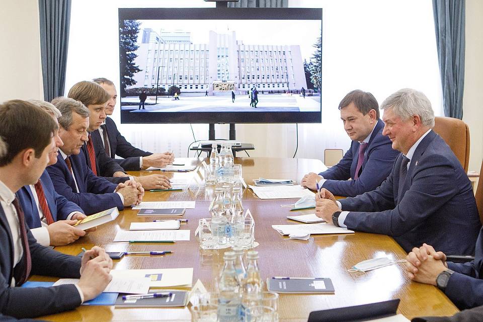 Накануне отчета губернатор встретился с фракциями Воронежской облдумы