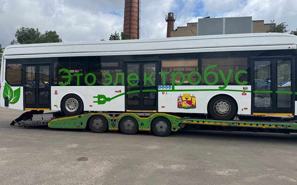 В Воронеже вандалы потихоньку разбирают новый электробус