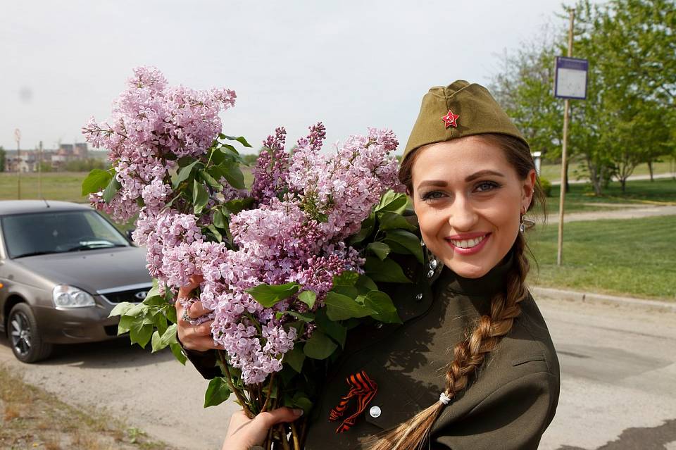 В Коминтерновском районе завершается заочный конкурс «Сирень Победы»