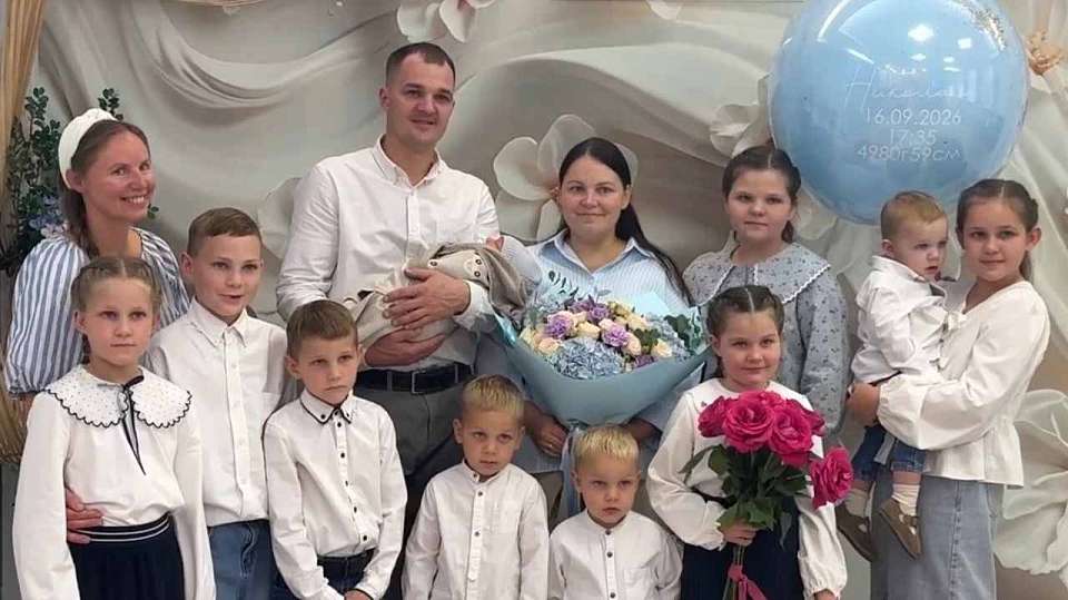 Многодетных родителей Иванишиных из Воронежской области президент наградил орденом