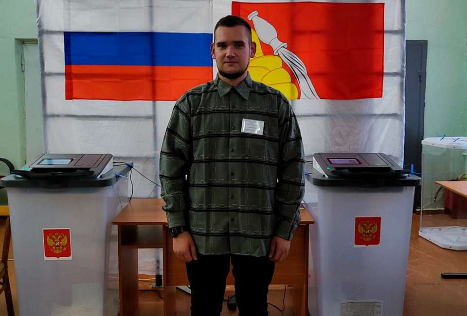 Наблюдатель Антон Сысоев: «Парам в кабинку для голосований одновременно заходить нельзя»