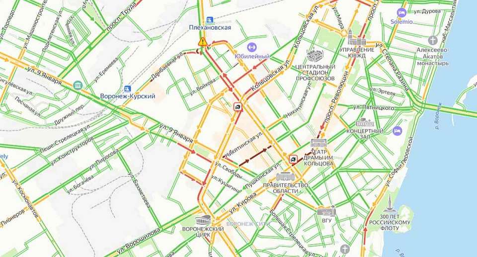 В центре Воронежа образовалась 1,5-километровая пробка