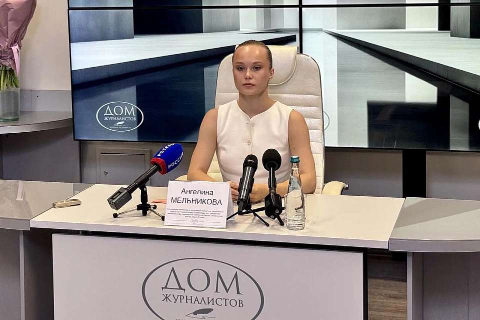 Воронежская гимнастка Ангелина Мельникова останется в большом спорте еще на три года