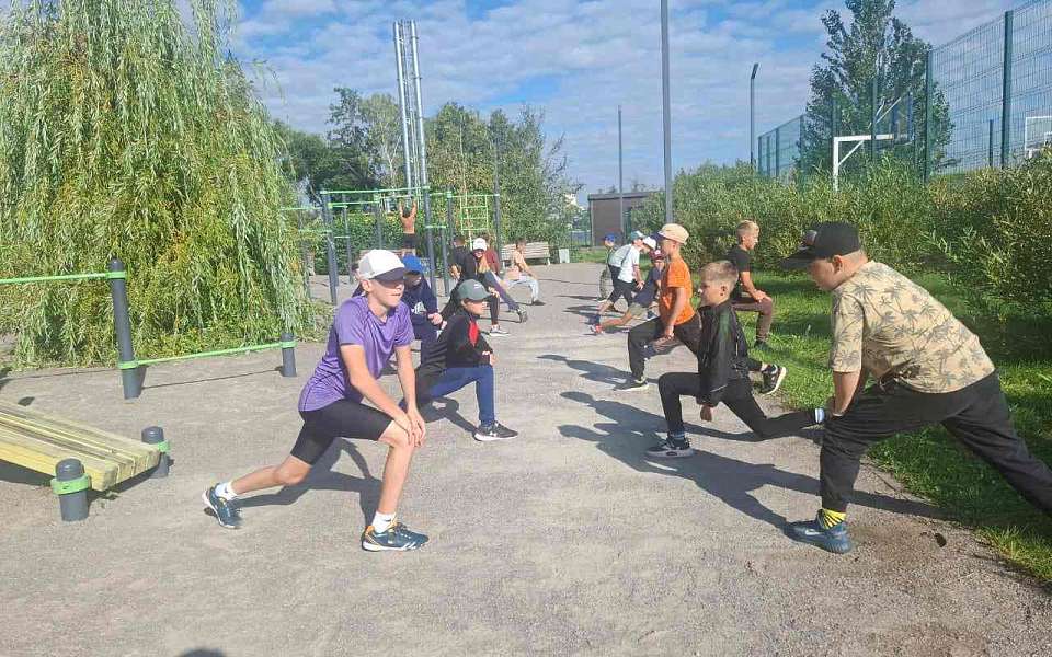 В Железнодорожном районе прошли занятия в рамках акции «Спорт для всех!», приуроченной к Дню города