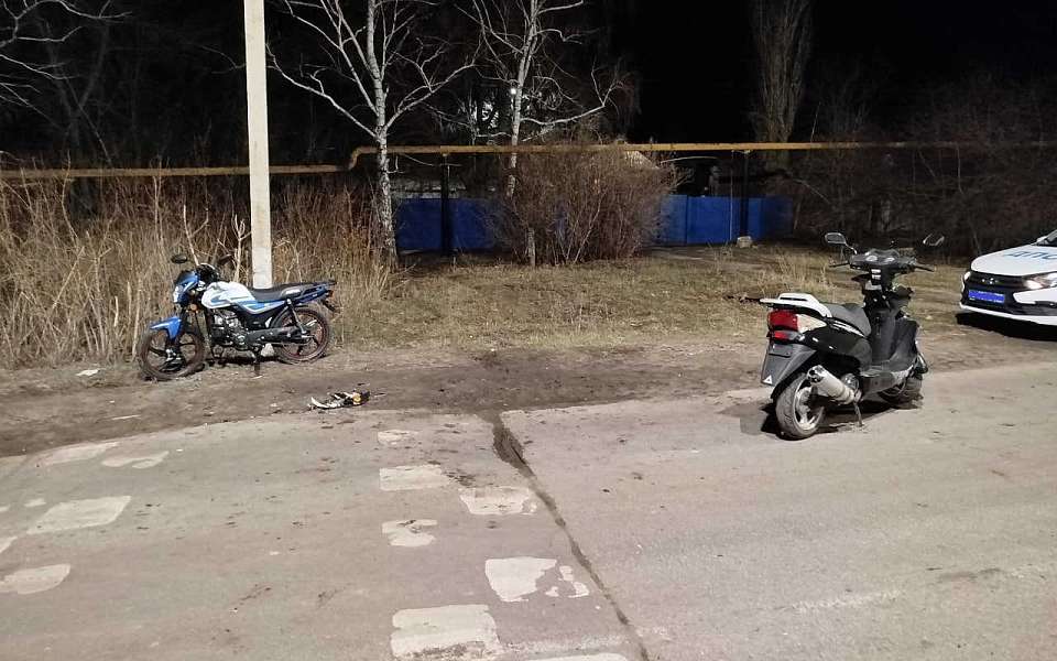 Пьяный мотоциклист сбил ехавшего на мопеде 11-летнего мальчика в Воронежской области
