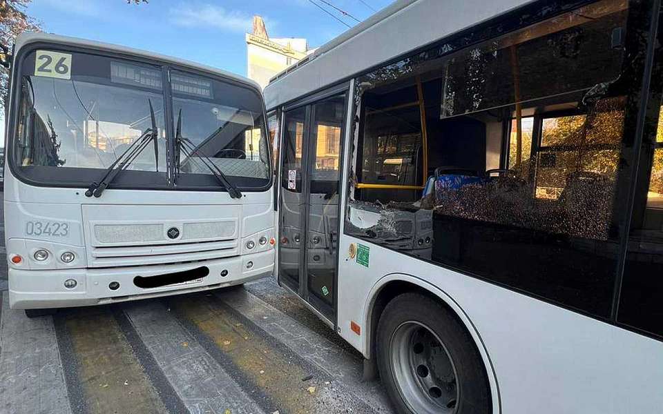 Пассажиры пострадали в столкновении автобусов на проспекте Революции в Воронеже