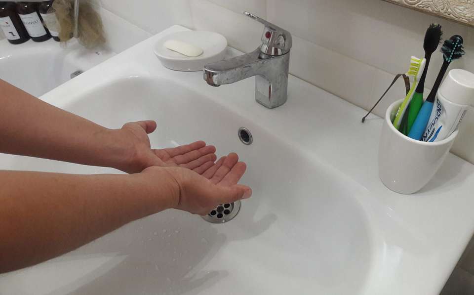 Причиной отключения воды на двух улицах Воронежа стало повреждение трубопровода