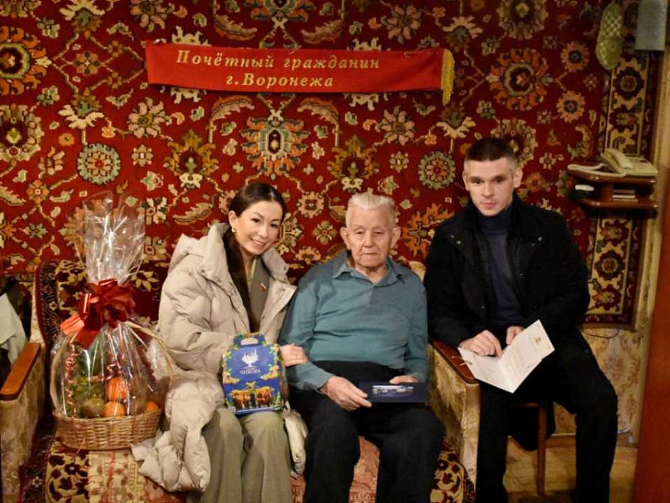 В Ленинском районе с Новым годом поздравили ветеранов Великой Отечественной войны 