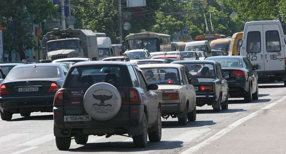 Воронеж застрял в 6-балльных пробках