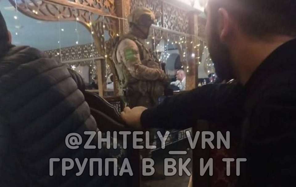 Силовики вручили повестки в военкомат азербайджанским гостям воронежского ресторана