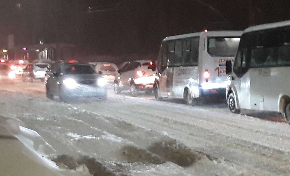 Воронежцев предостерегают о сильном ветре, дожде с мокрым снегом, метели и гололёде