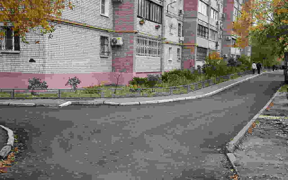 В этом году в Железнодорожном районе отремонтировали несколько проездов вдоль многоквартирных домов
