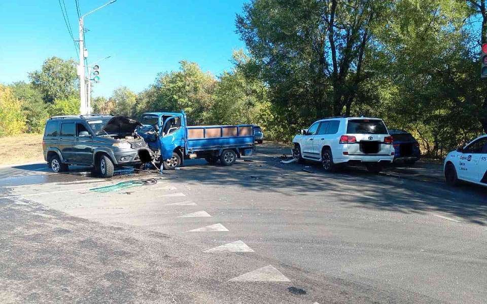 В массовом ДТП на Острогожской в Воронеже пострадали 3 человека