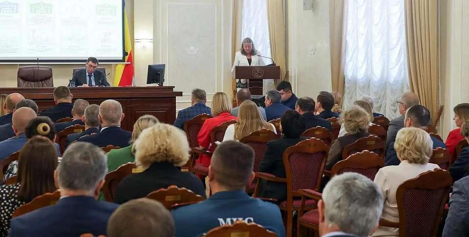 Пожароопасный период и муниципальные закупки обсудили на планёрке в мэрии Воронежа