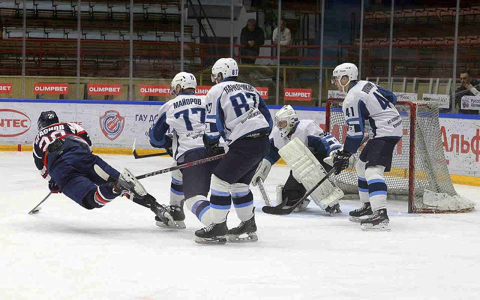 Нововоронежский «Протон» дважды уступил на саратовской площадке