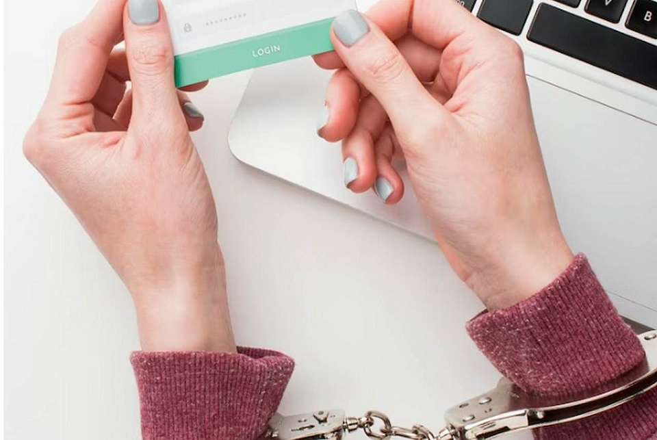 Домработница из Воронежа сдала в ломбард украденные драгоценности на 845 тысяч рублей