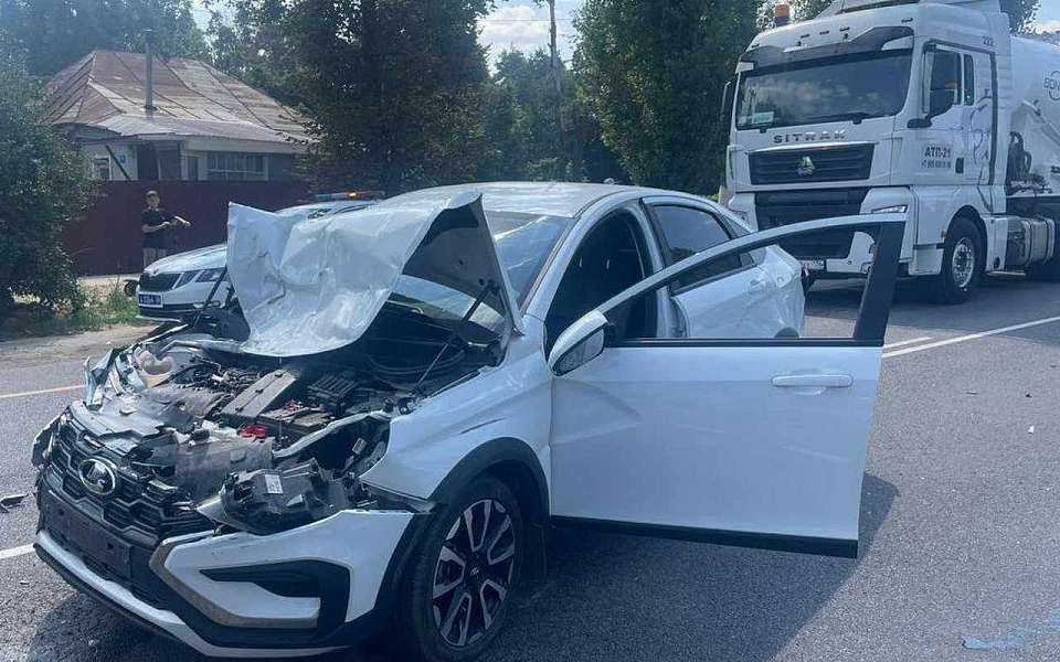 Пожилая автомобилистка пострадала в массовом ДТП на воронежской трассе