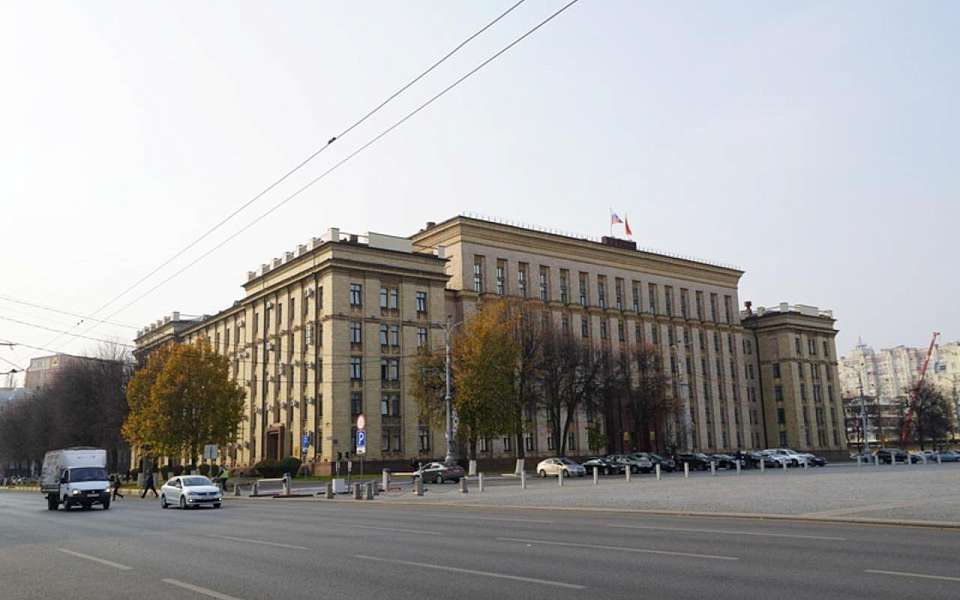 Масочный режим установили в зданиях правительства Воронежской области с 26 сентября