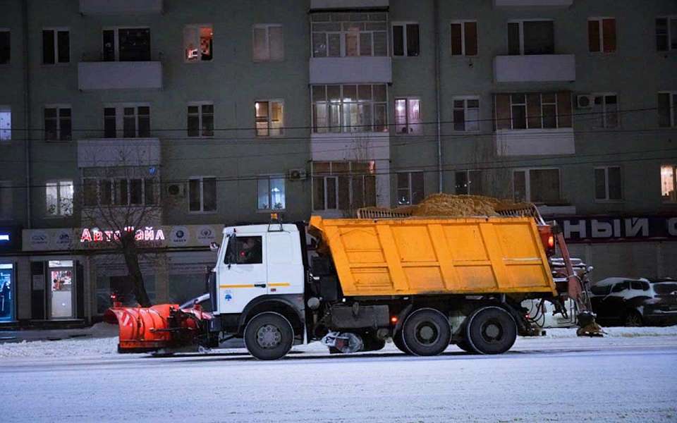 Более 2 тыс. кубометров снега вывезли с воронежских улиц за ночь