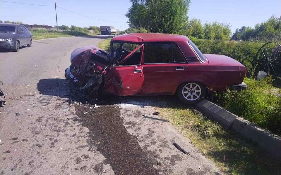 Три человека пострадали в ДТП отечественных легковушек под Воронежем