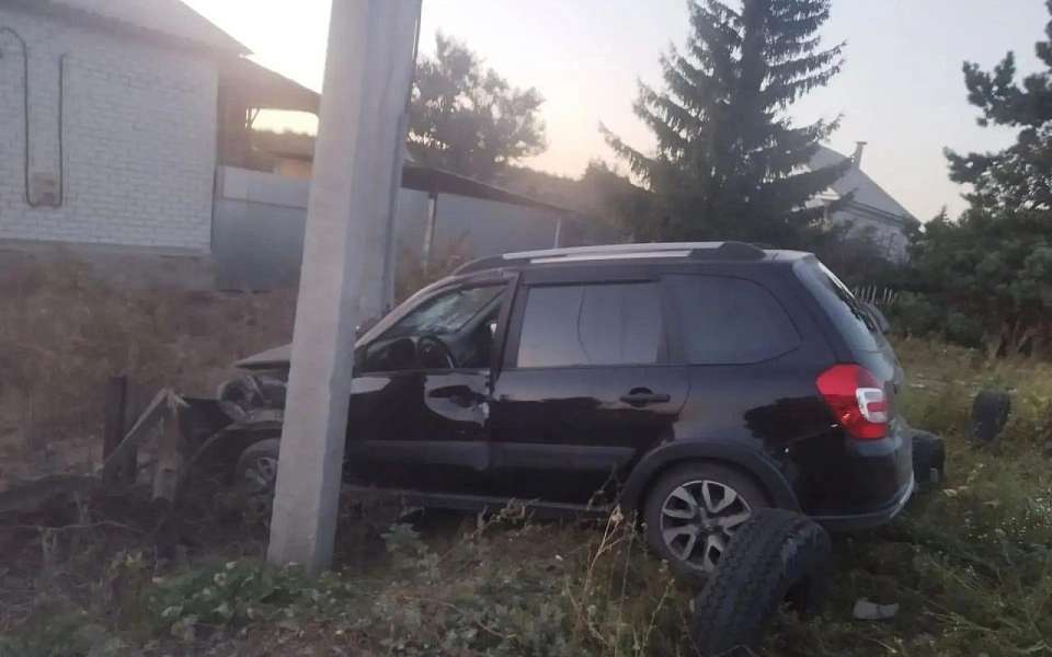 В пьяном ДТП двое мужчин разбились об опору ЛЭП в воронежском селе
