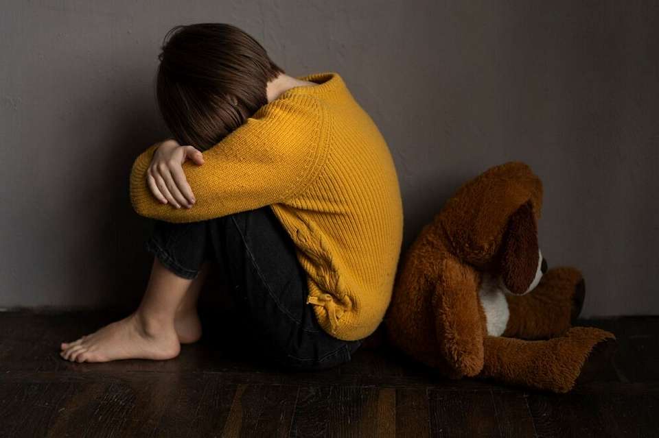 Психически больная бабушка в Воронеже хотела задушить 7-летнюю внучку