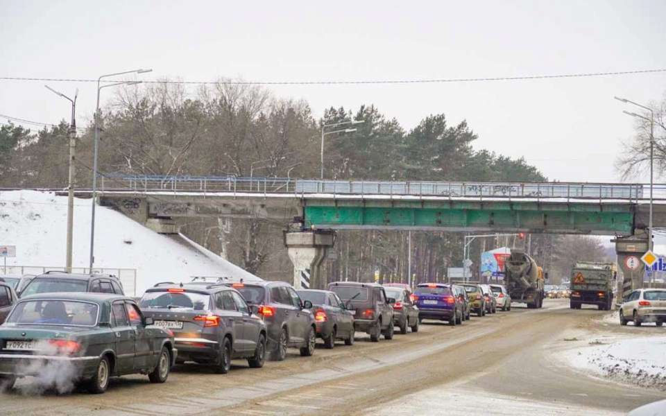 Утром 20 декабря 7-балльные пробки сковали движение в Воронеже