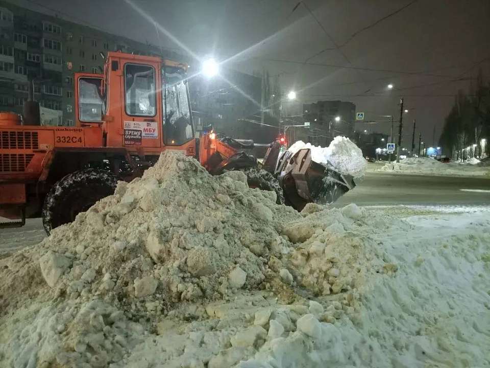 За ночь 13 февраля с улиц Воронежа вывезли 3,8 тыс. кубометров снега