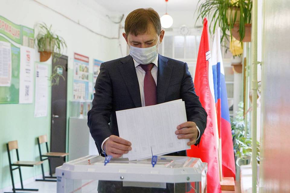Руководители Воронежа и области проголосовали на выборах в Госдуму