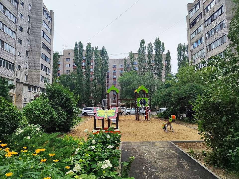 Все больше дворов Железнодорожного района становятся комфортнее