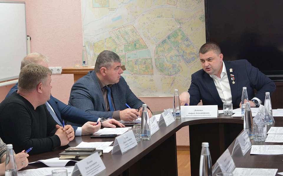 Очередную встречу с семьями участников СВО провел спикер гордумы Воронежа