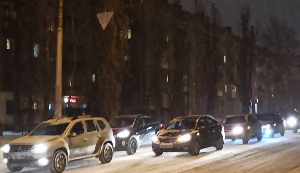 Снегопад в Воронеже спровоцировал 10-балльные пробки