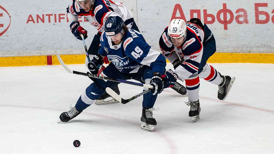 «Буран» проиграл на воронежском льду «Кристаллу» из Саратова