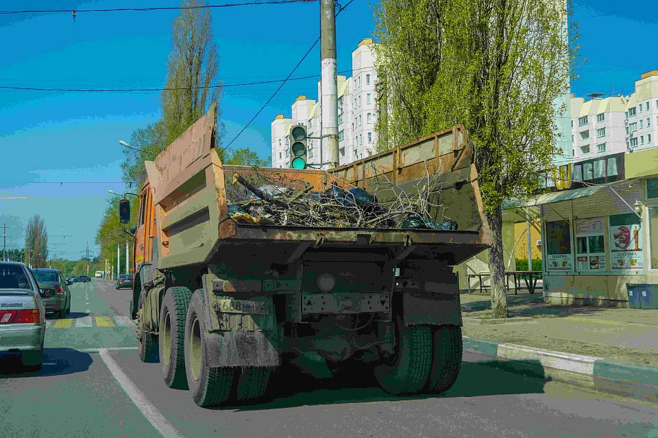 Воронежские УК рассказали о дежурстве коммунальщиков на майских каникулах