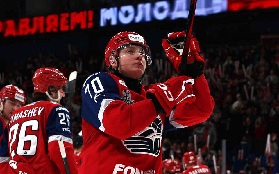 Воронежский форвард Егор Сурин стал чемпионом КХЛ в составе «Локомотива»