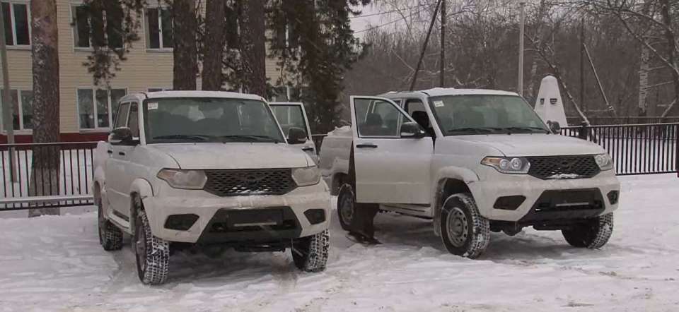 Два УАЗика передали бойцам СВО власти Воронежской области