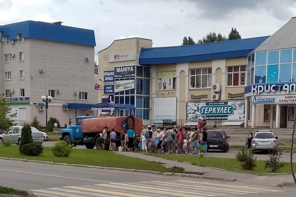 По поводу коммунальной аварии в Воронежской области глава местной администрации обратился к людям