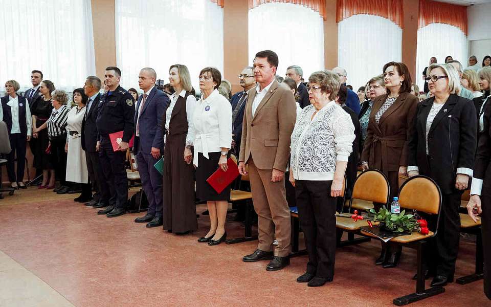 Школьный вальс длиною в 55 лет. Воронежскую гимназию №9 поздравили с юбилеем