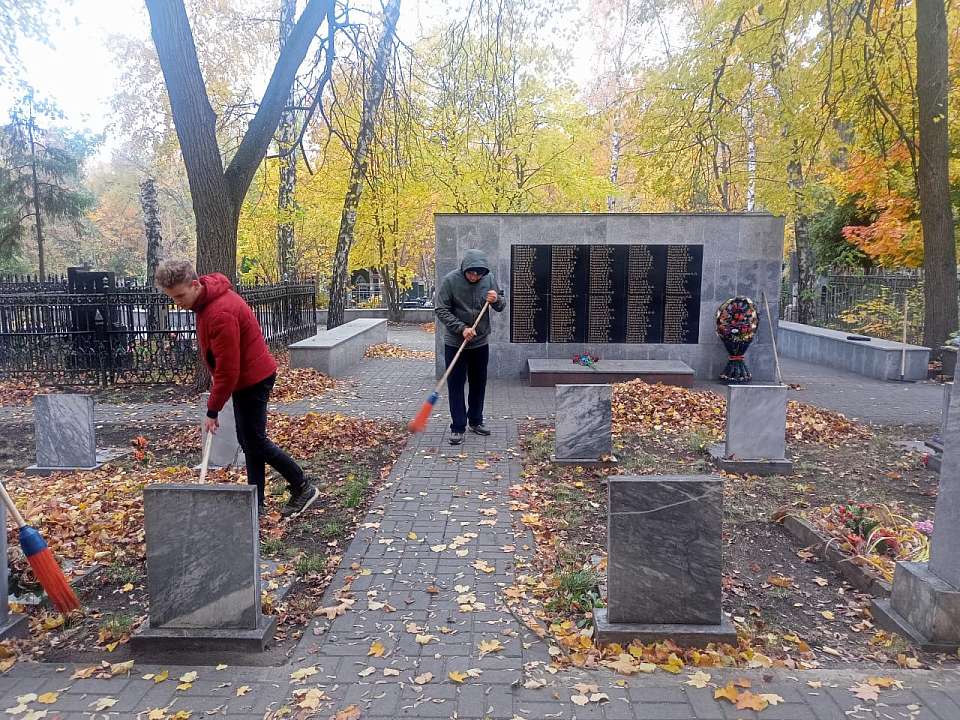 В Коминтерновском районе привели в порядок братские могилы и воинские захоронения