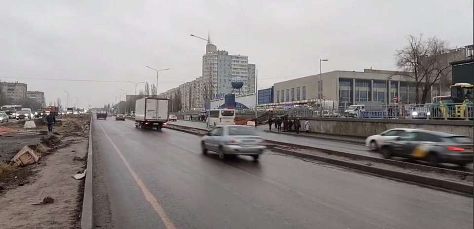 Водителям: открыли движение по 2-й части эстакады на улице Остужева в Воронеже