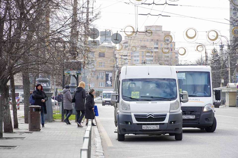 Глава Воронежа потребовал усилить контроль за работой частных транспортных предприятий