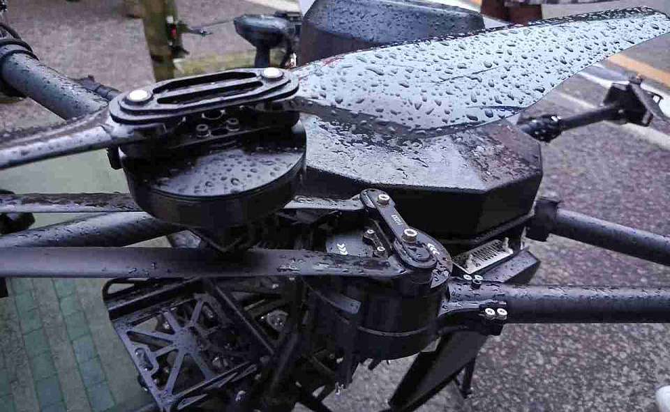 Обломки сбитого в Воронежской области БПЛА повредили крышу дома и машину