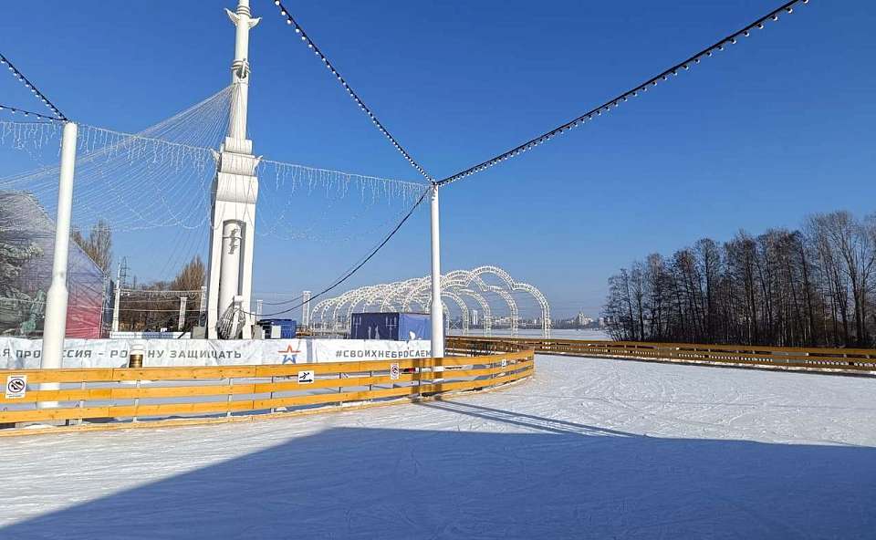 Каток на Адмиралтейской площади в Воронеже закрыли из-за снегопада